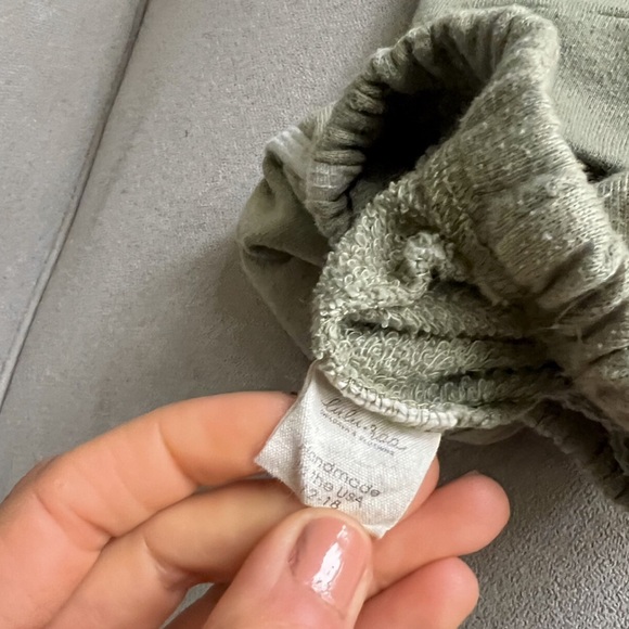 Lulu & Roo (now Little Road Co) Sweatshirt & Shorts Set- Sage Green, 12-18m - Picture 4 of 9